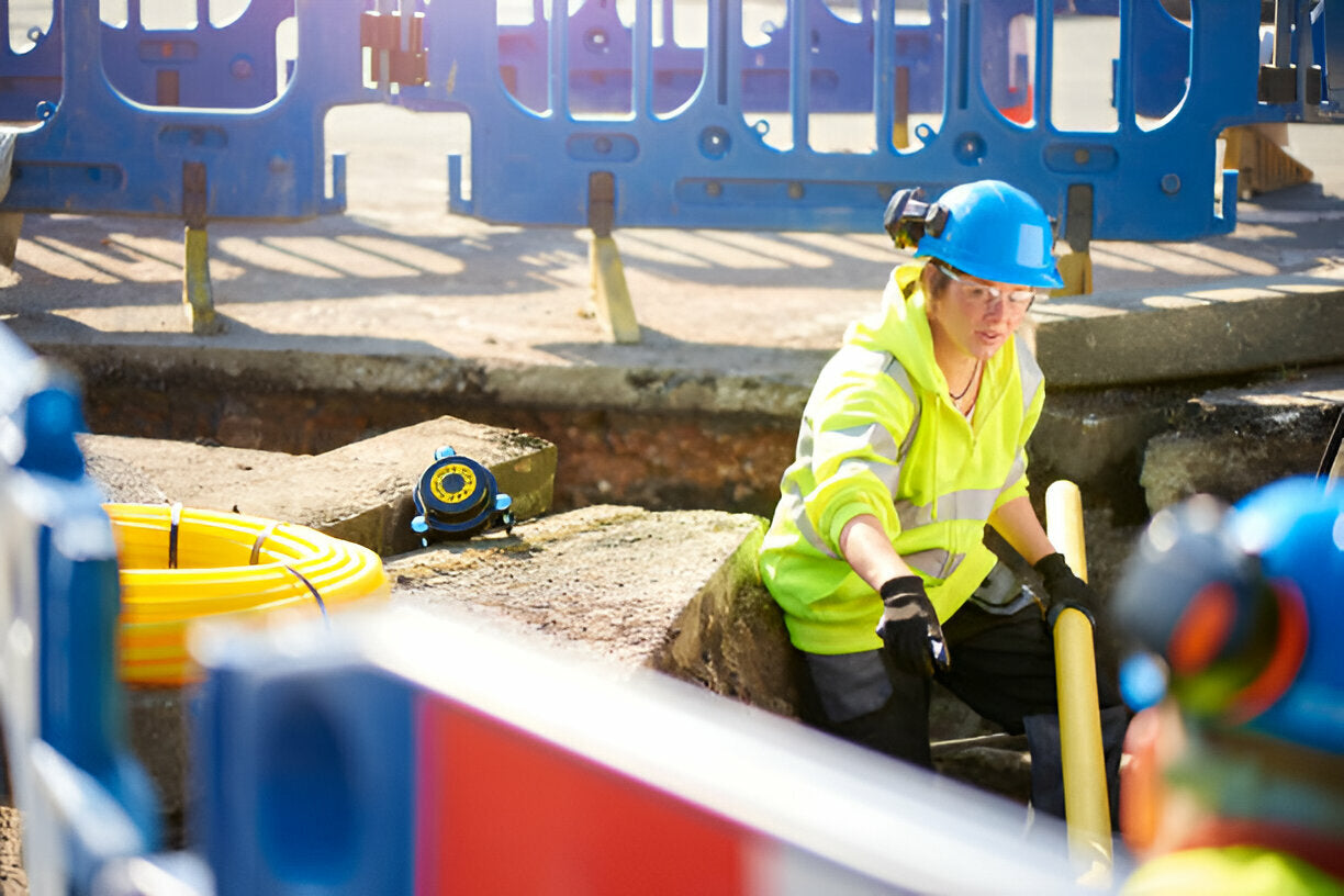 Stay Safe and Seen: Why the US372 - Jackson Contrast Hi-Vis Vest Is Crucial for Workers