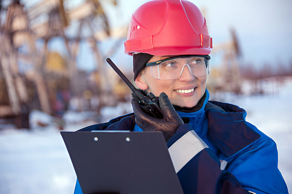 Why the UB325 Hi-Vis Thermal Two Tone Zipped Hoodie Is Crucial for Cold Workdays