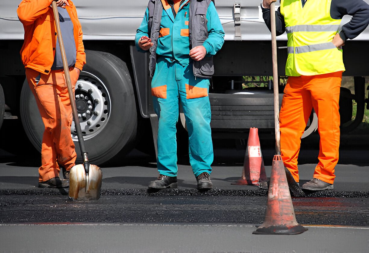 Hi-Vis PPE for Roadside Assistance Workers That Could Save Lives and Boost Safety on the Job - Mann Supply