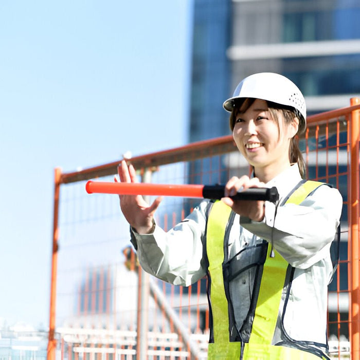 Hi-Vis PPE for Traffic Control Officers That Could Save Lives – What You Need to Know - Mann Supply