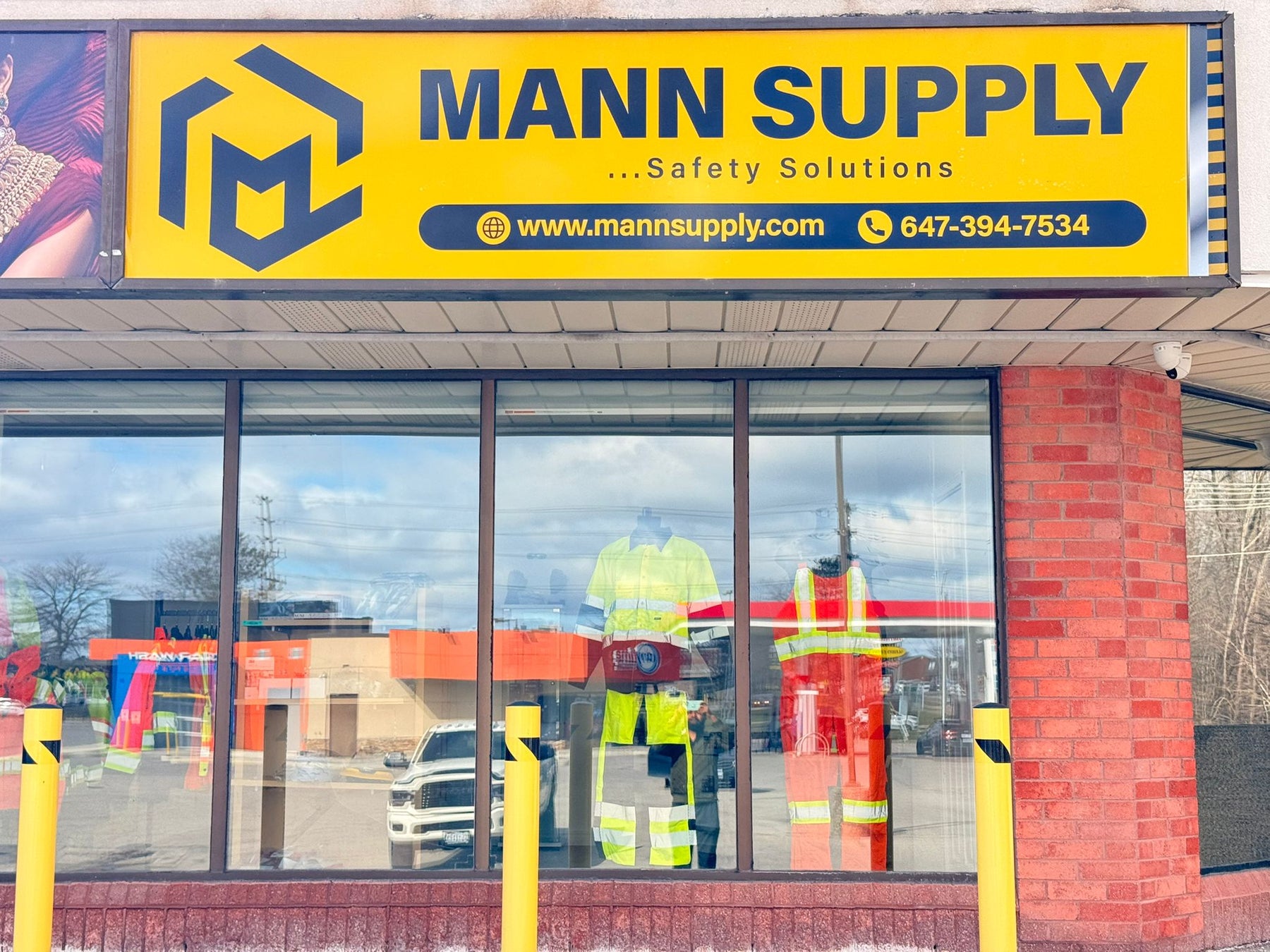 Safety store launches in London Ontario - Mann Supply