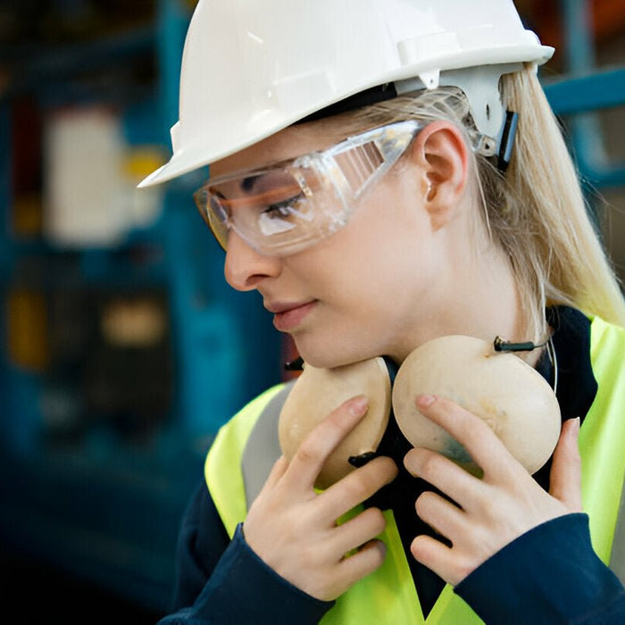 Stay Warm and Safe: Women's Hi-Vis Winter Jacket - LW74 with 360° Reflective Visibility - Mann Supply