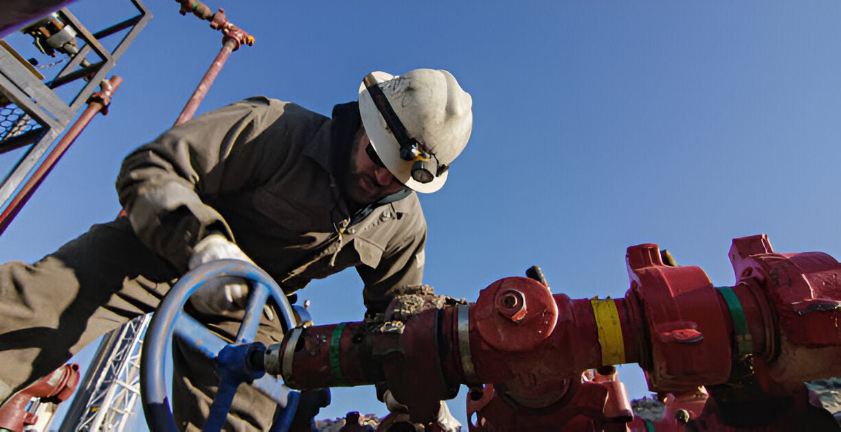 Why Flame Resistant PPE Is a Lifesaver for Oil and Gas Industry Workers - Mann Supply