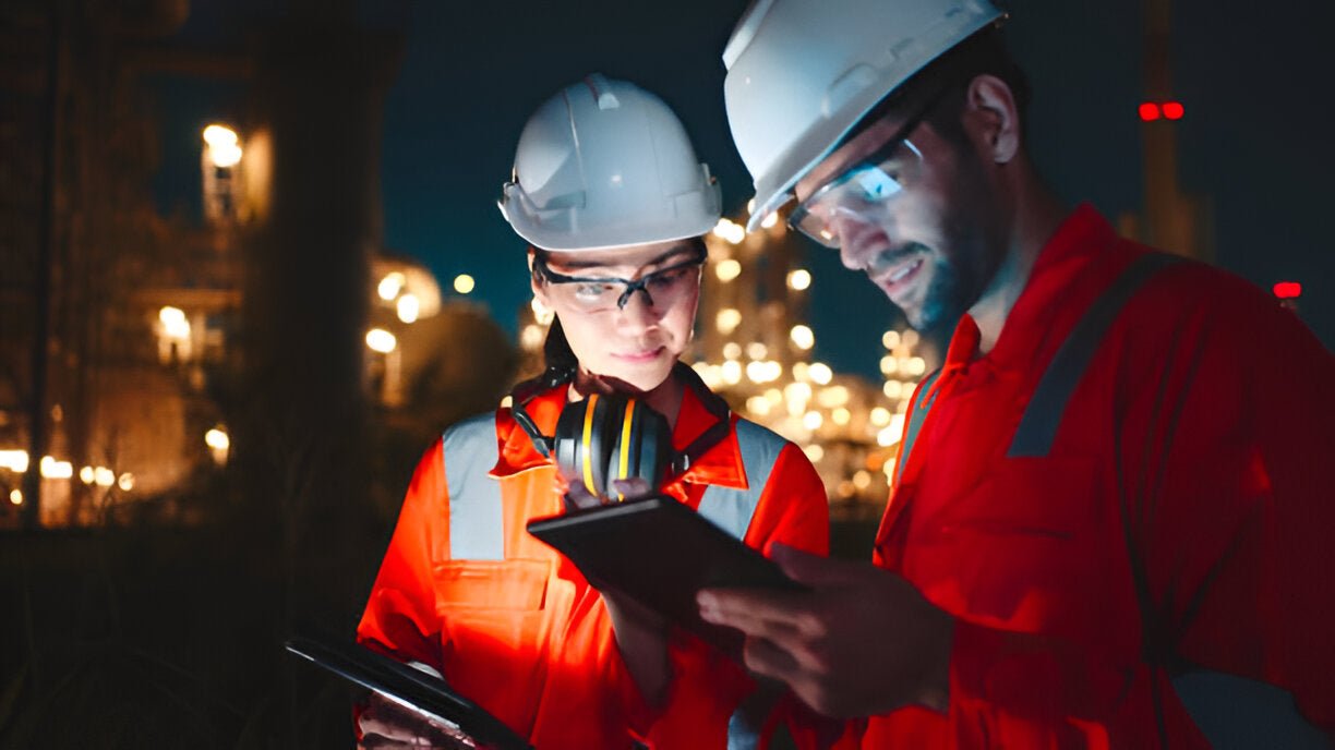 Why Flame Retardant PPE is a Lifesaver for Oil and Gas Workers in Hazardous Refineries - Mann Supply